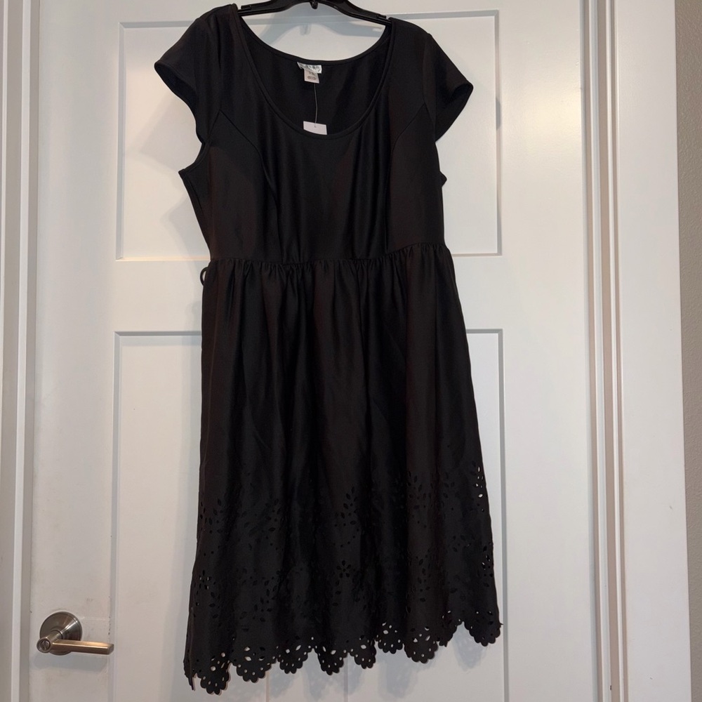 Motherhood Maternity Black Dress Scallop Hem Eyelet Cutout XL NWT